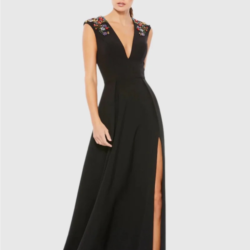 Mac Duggal Black Beaded Cap Sleeve V Neck A Line Gown Size 0